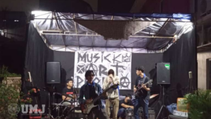 Penampilan Band dalam Konser Musik “Musick Artphoria” di Pelataran Auditorium Fakultas Ilmu Pendidikan UMJ, Jumat (8/3/24). (Foto: Dok.Pribadi)